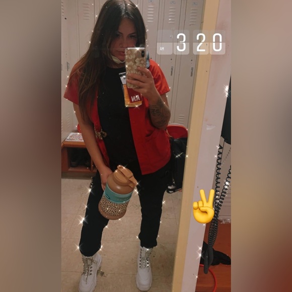 Meet your Posher, Kaytee - Picture 6 of 7